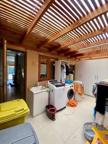 CASA CHILENA 1 PISO A PASOS COLEGIO PEDREGALES, 3D + 3B + Escritorio + P. Servicio + Piscina + Quincho