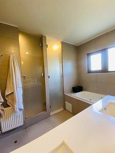 CASA CHILENA 1 PISO A PASOS COLEGIO PEDREGALES, 3D + 3B + Escritorio + P. Servicio + Piscina + Quincho