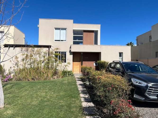 CONECTIVIDAD A SANTIAGO, CARRETERA SAN MARTIN, RUTA 5 Y AUTOPISTA NOR ORIENTE