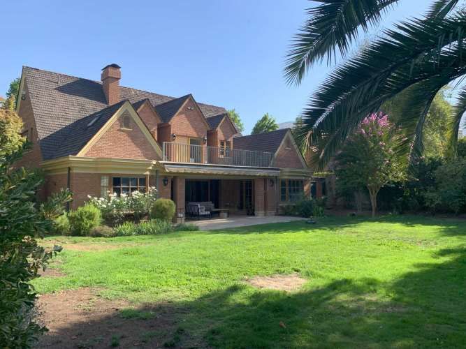 VENTA CASA ESTILO INGLÉS FRENTE AL SANTIAGO COLLEGE, LOS TRAPENSES