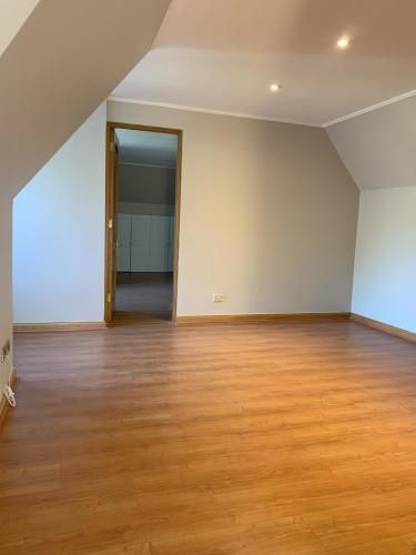 VENTA CASA ESTILO INGLÉS FRENTE AL SANTIAGO COLLEGE, LOS TRAPENSES