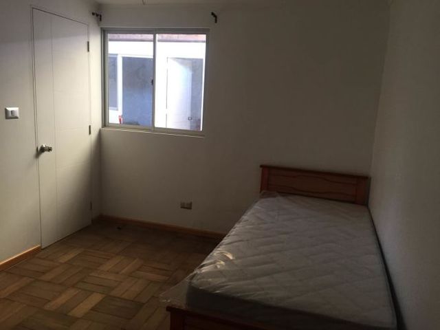 Pieza Las Rejas muy cerca del Metro