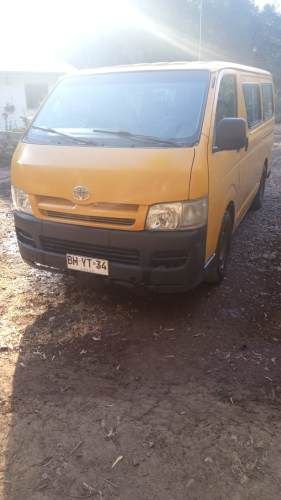 Minibus Toyota Hiace