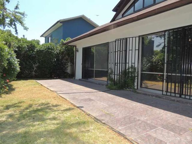 IMPECABLE CASA EN VENTA 4 DOMITORIOS EN LA REINA