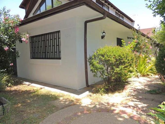IMPECABLE CASA EN VENTA 4 DOMITORIOS EN LA REINA