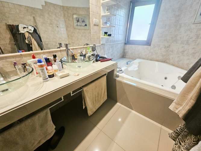 EXCELENTE CASA 4D 3B REMODELADA