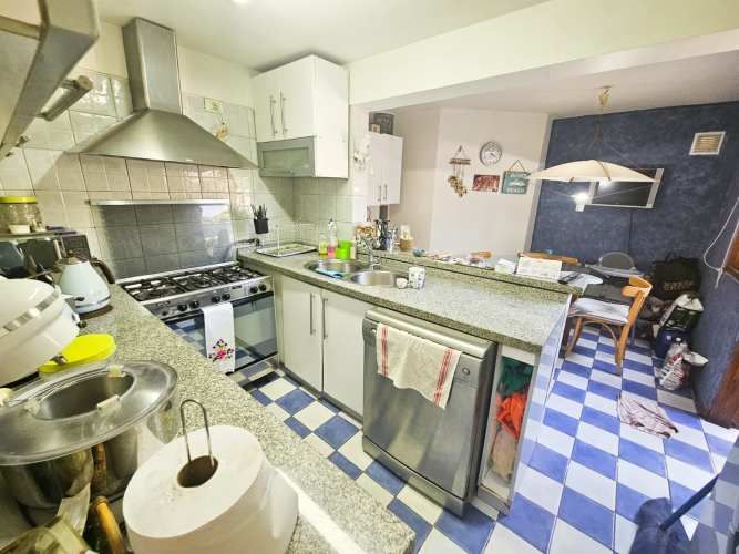 EXCELENTE CASA 4D 3B REMODELADA