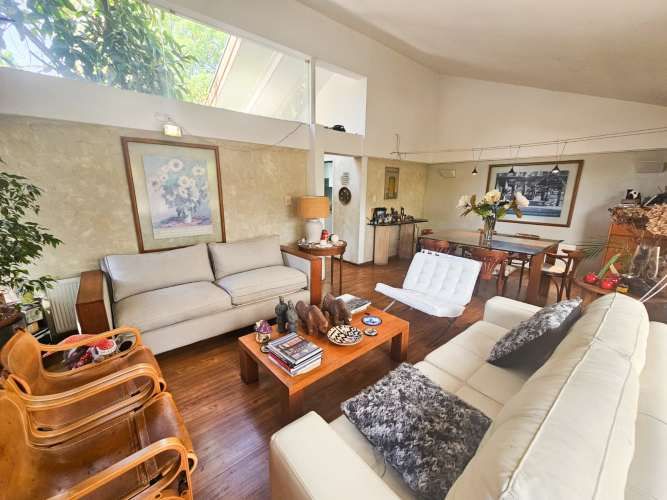 EXCELENTE CASA 4D 3B REMODELADA