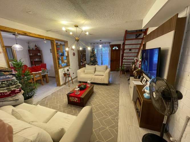 HERMOSA Y AMPLIA CASA EN TALAGANTE