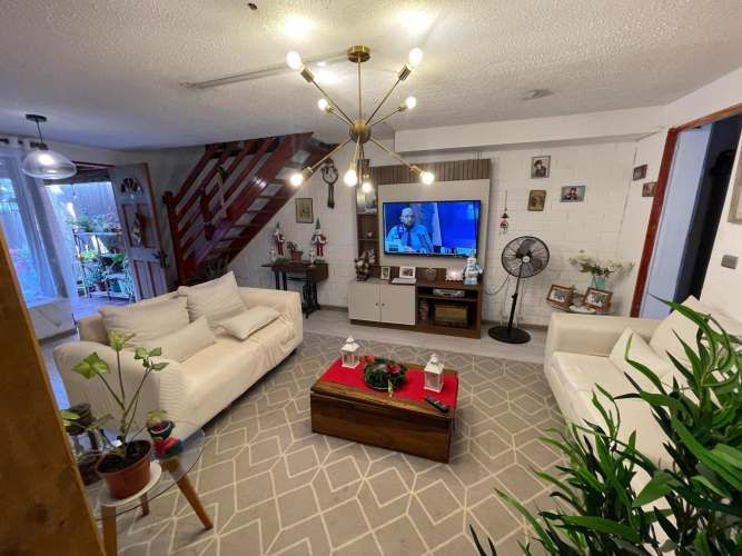 HERMOSA Y AMPLIA CASA EN TALAGANTE