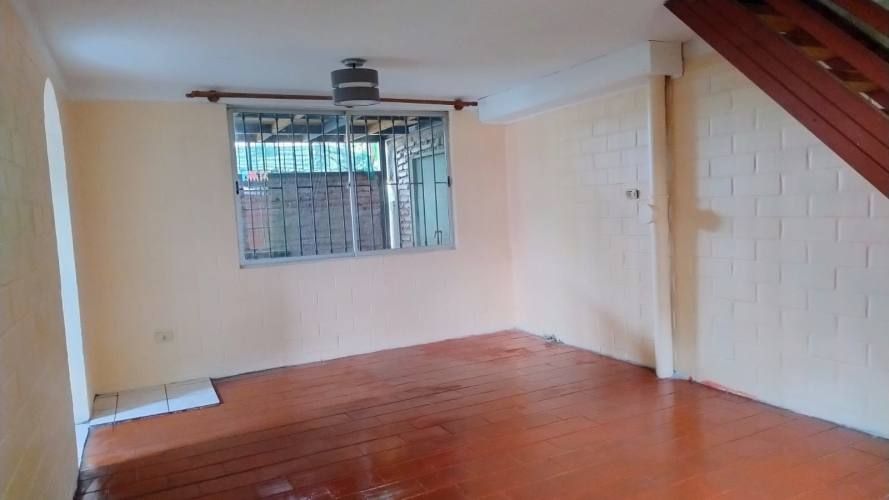 SE VENDE AMPLIA CASA LO MARQUEZ, PEÑAFLOR