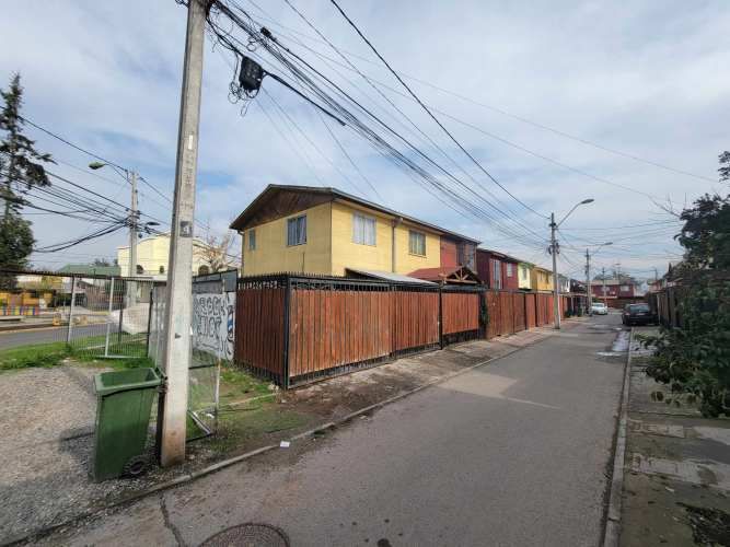 SE VENDE AMPLIA CASA LO MARQUEZ, PEÑAFLOR