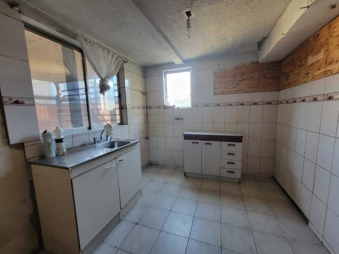 SE VENDE AMPLIA CASA LO MARQUEZ, PEÑAFLOR