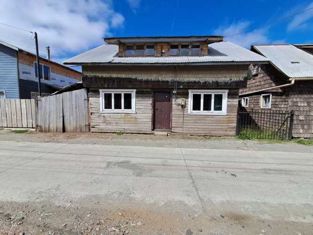 VENTA CASA 2 PISOS NUEVA BRAUNAU, A PASOS DE CALLE PRINCIPAL