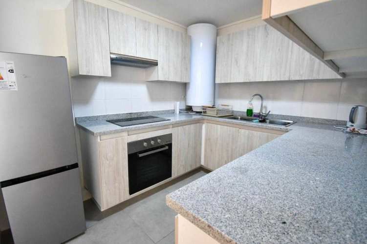 Se vende departamento con patio nuevo. (98346)