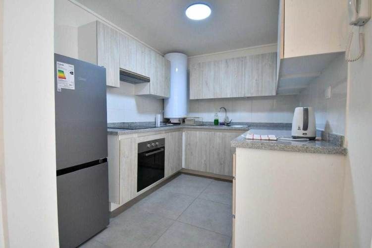 Se vende departamento con patio nuevo. (98346)