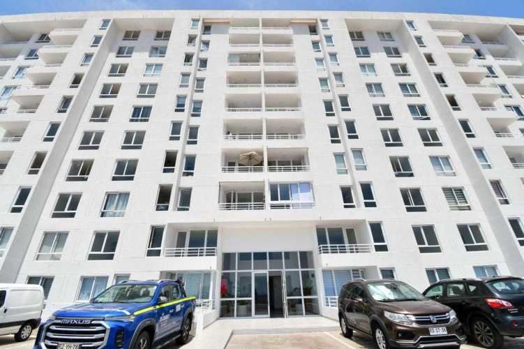 Se vende departamento con patio nuevo. (98346)