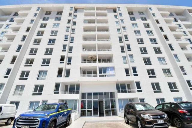 Se vende departamento con patio nuevo. (98346)