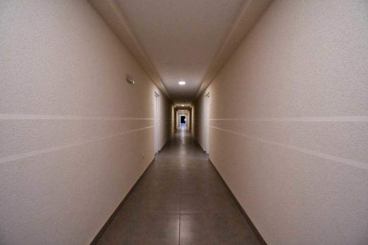 Se vende departamento con patio nuevo. (98346)