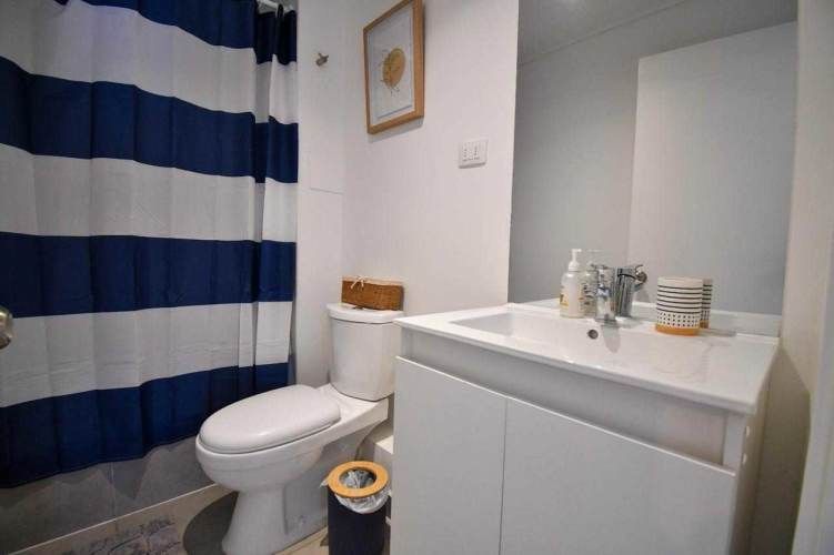 Se vende departamento con patio nuevo. (98346)