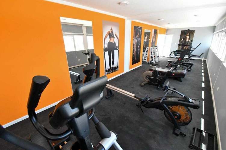 Se vende departamento con patio nuevo. (98346)