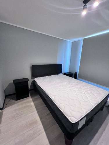 Cama dos plazas + veladores CIC