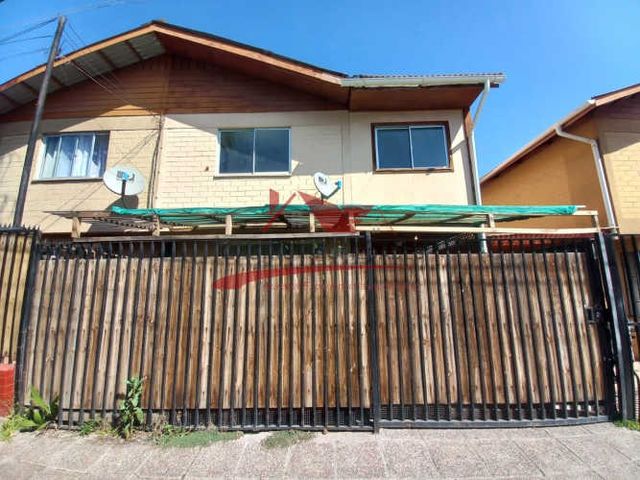 Hermosa Casa Dos Pisos, 3 Dormitorios y 1 Baño, Colina.