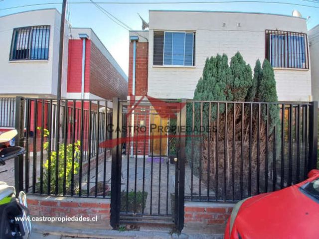 Hermosa Casa de Dos Pisos con 2 Dormitorios, 1 Baño, Quilicura.