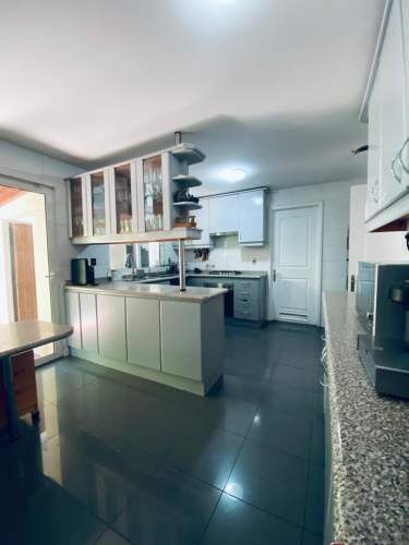 VENTA CASA PROVENZAL EN PIEDRA ROJA, 3D + SERVICIO + PISCINA + TERRAZA TECHADA + QUINCHO ¡A PASOS DEL COLEGIO SAN JOSÉ Y VERBO DIVINO!