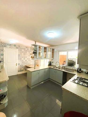 VENTA CASA PROVENZAL EN PIEDRA ROJA, 3D + SERVICIO + PISCINA + TERRAZA TECHADA + QUINCHO ¡A PASOS DEL COLEGIO SAN JOSÉ Y VERBO DIVINO!