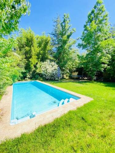 VENTA CASA PROVENZAL EN PIEDRA ROJA, 3D + SERVICIO + PISCINA + TERRAZA TECHADA + QUINCHO ¡A PASOS DEL COLEGIO SAN JOSÉ Y VERBO DIVINO!