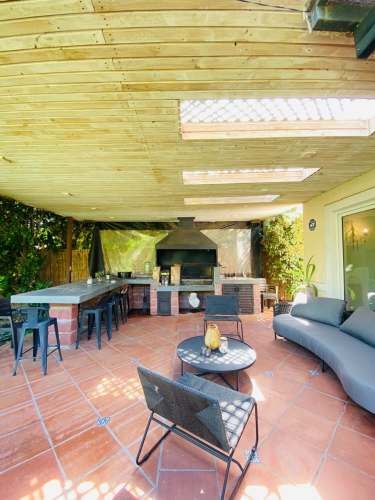 VENTA CASA PROVENZAL EN PIEDRA ROJA, 3D + SERVICIO + PISCINA + TERRAZA TECHADA + QUINCHO ¡A PASOS DEL COLEGIO SAN JOSÉ Y VERBO DIVINO!