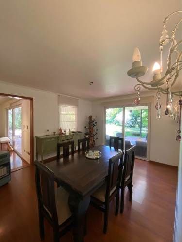 VENTA CASA PROVENZAL EN PIEDRA ROJA, 3D + SERVICIO + PISCINA + TERRAZA TECHADA + QUINCHO ¡A PASOS DEL COLEGIO SAN JOSÉ Y VERBO DIVINO!