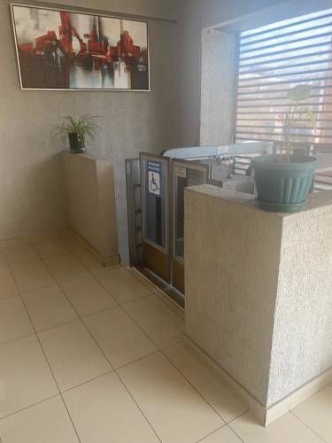 Excelente oficina, en moderno edificio, calle Matta