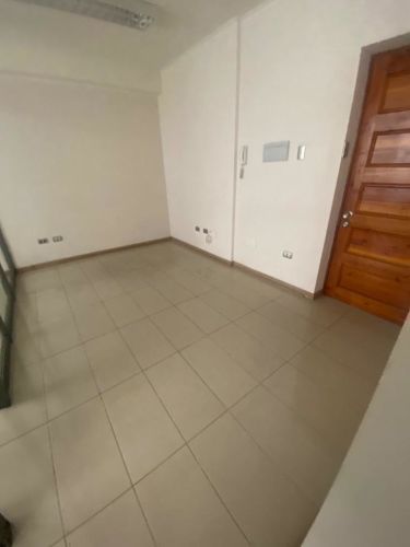 Excelente oficina, en moderno edificio, calle Matta