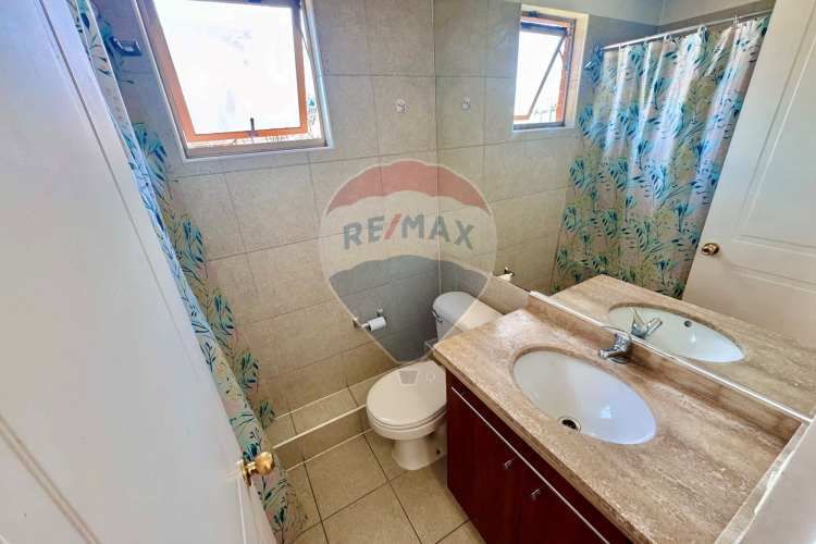 Casa en venta 5d + 4 b, piscina.