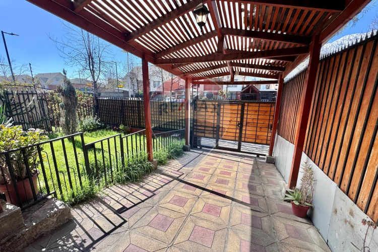 Casa en venta 5d + 4 b, piscina.