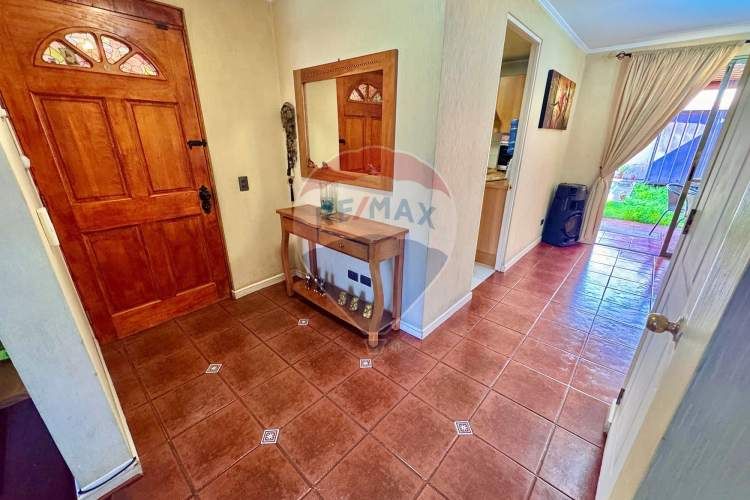 Casa en venta 5d + 4 b, piscina.