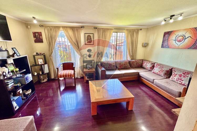 Casa en venta 5d + 4 b, piscina.