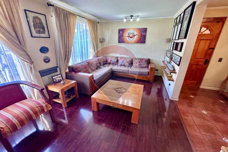 Casa en venta 5d + 4 b, piscina.