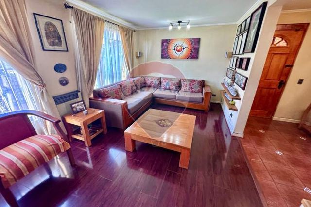 Casa en venta 5d + 4 b, piscina.