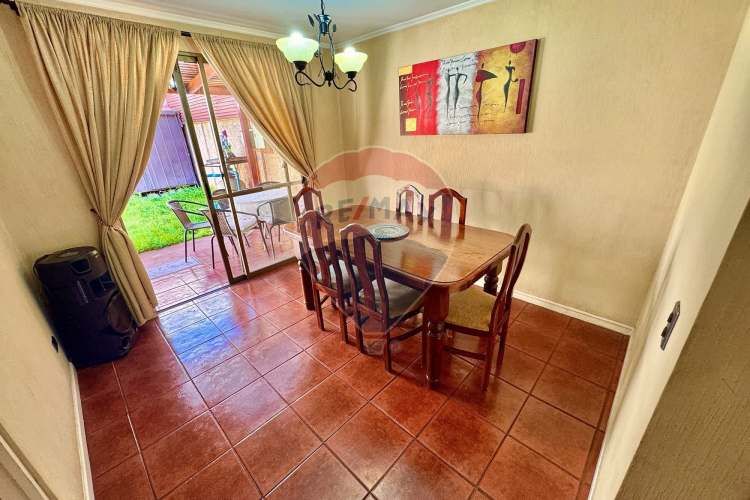 Casa en venta 5d + 4 b, piscina.