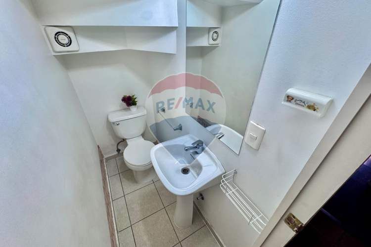 Casa en venta 5d + 4 b, piscina.