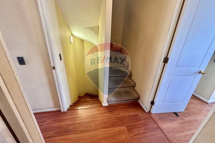 Casa en venta 5d + 4 b, piscina.