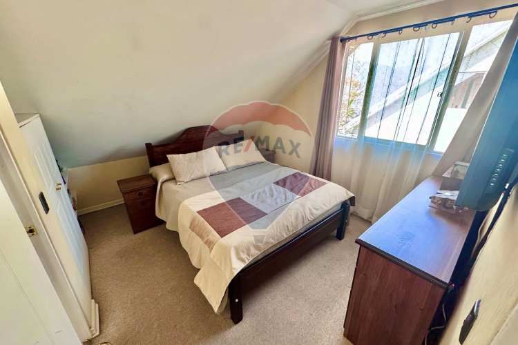 Casa en venta 5d + 4 b, piscina.