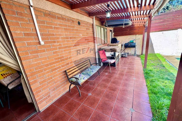 Casa en venta 5d + 4 b, piscina.