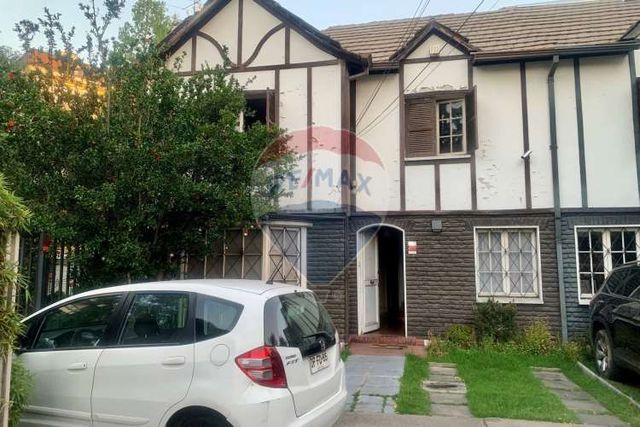 Casa  con 307 m2 de terreno , en  pasaje