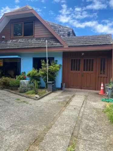 AMPLIA CASA CON CABAÑA EN VALDIVIA