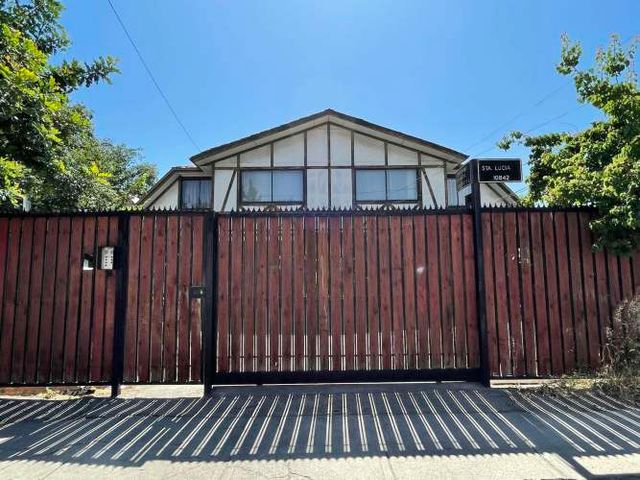 CASA CERCANA A METRO LOS QUILLAYES