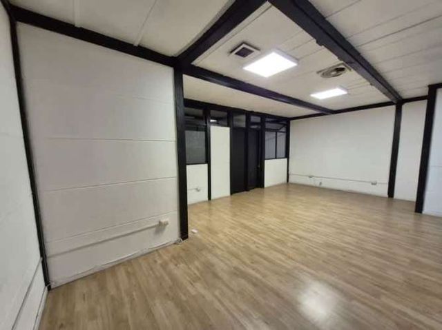 OFICINAS EN ARRIENDO POR M2.  EXCELENTE UBICACIÓN.